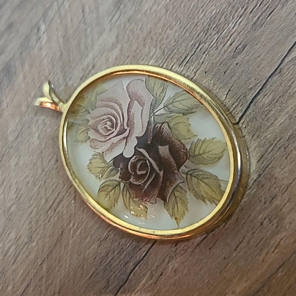 Vintage Gold Floral Pendant Necklace
